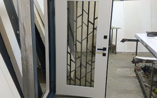 дверь со стеклопакетом и отделкой МДФ, модель 50