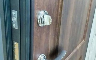 задвижка, раздельная ручка и замки стальной двери с терморазрывом